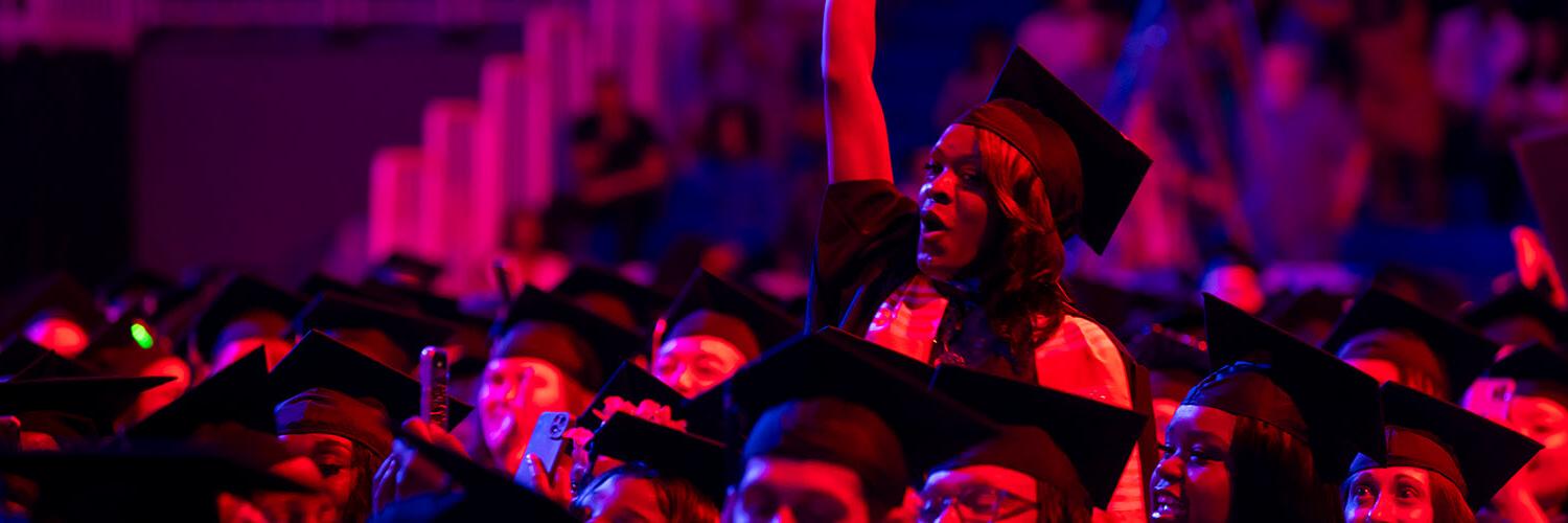 在线博彩 graduates celebrating at commencement